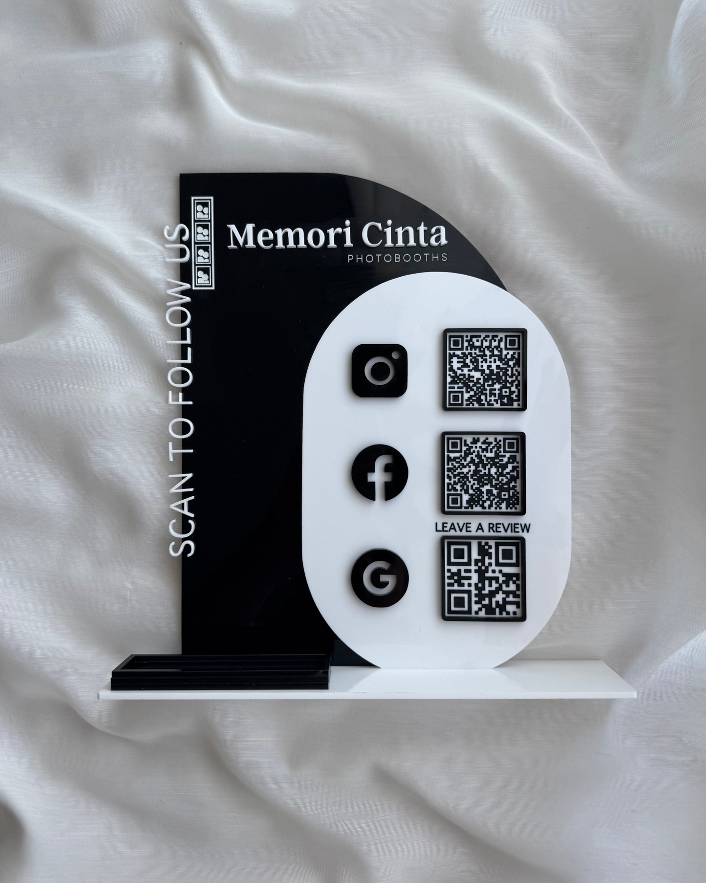 Asymmetric QR Code Sign